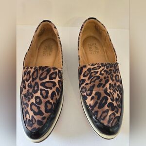 Naturalizer comfy animal print shoes